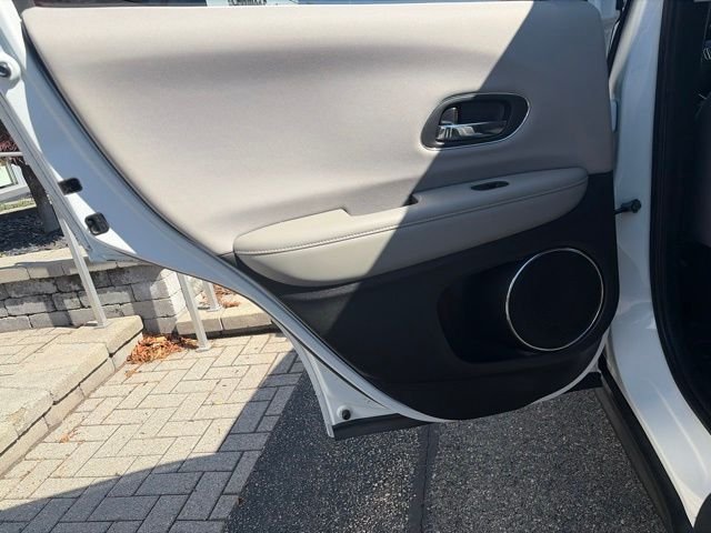 Used 2018 White Honda EX image 12