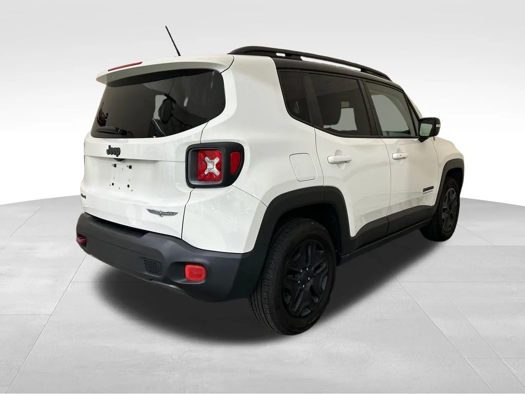 Used 2017 White Jeep Trailhawk image 5