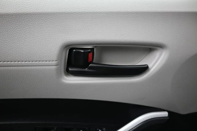 Used 2025 Blue Toyota L image 18