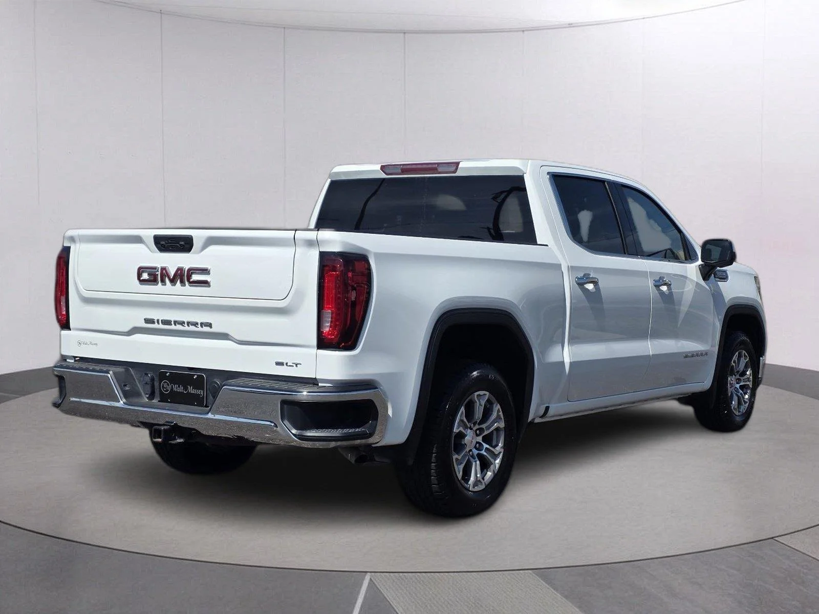 Used 2025 Summit White GMC SLT image 5