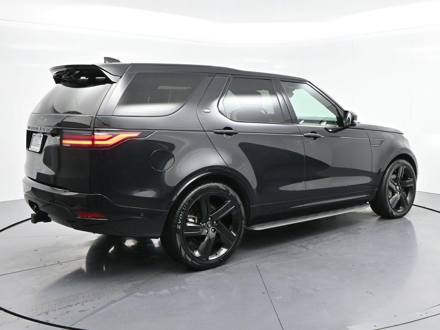 Used 2023 Black Land Rover S R-Dynamic image 7