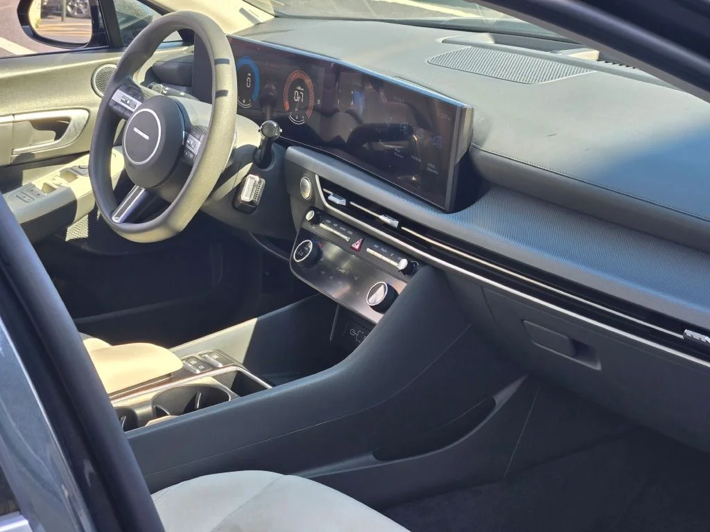 Used 2025 Gray Hyundai SEL image 8