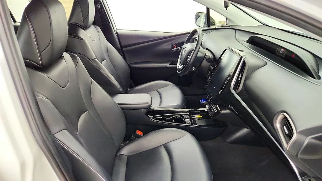 Used 2021 Wind Chill Pearl Toyota XLE image 21