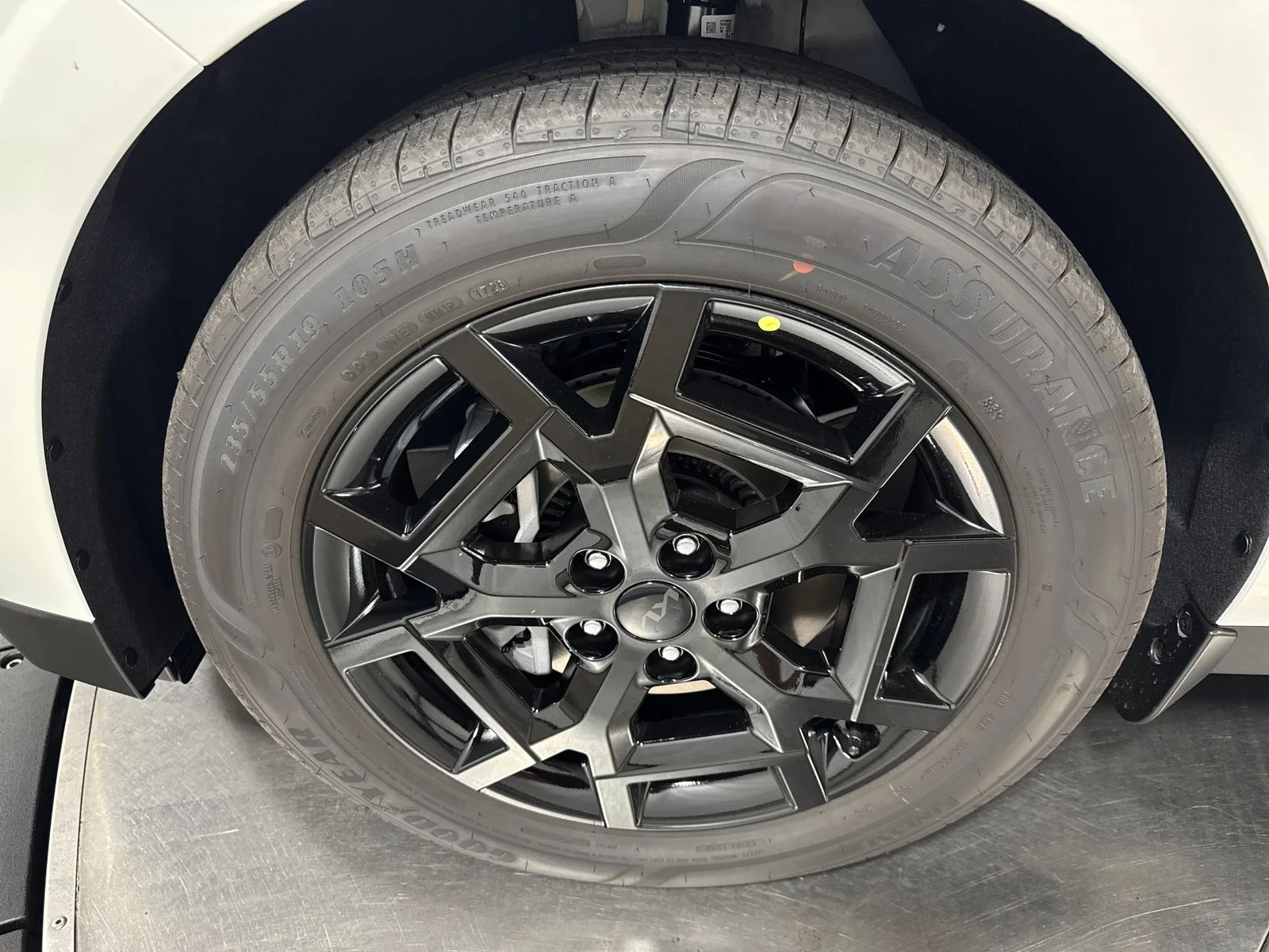 New 2027 Snow White Pearl Kia EX image 2