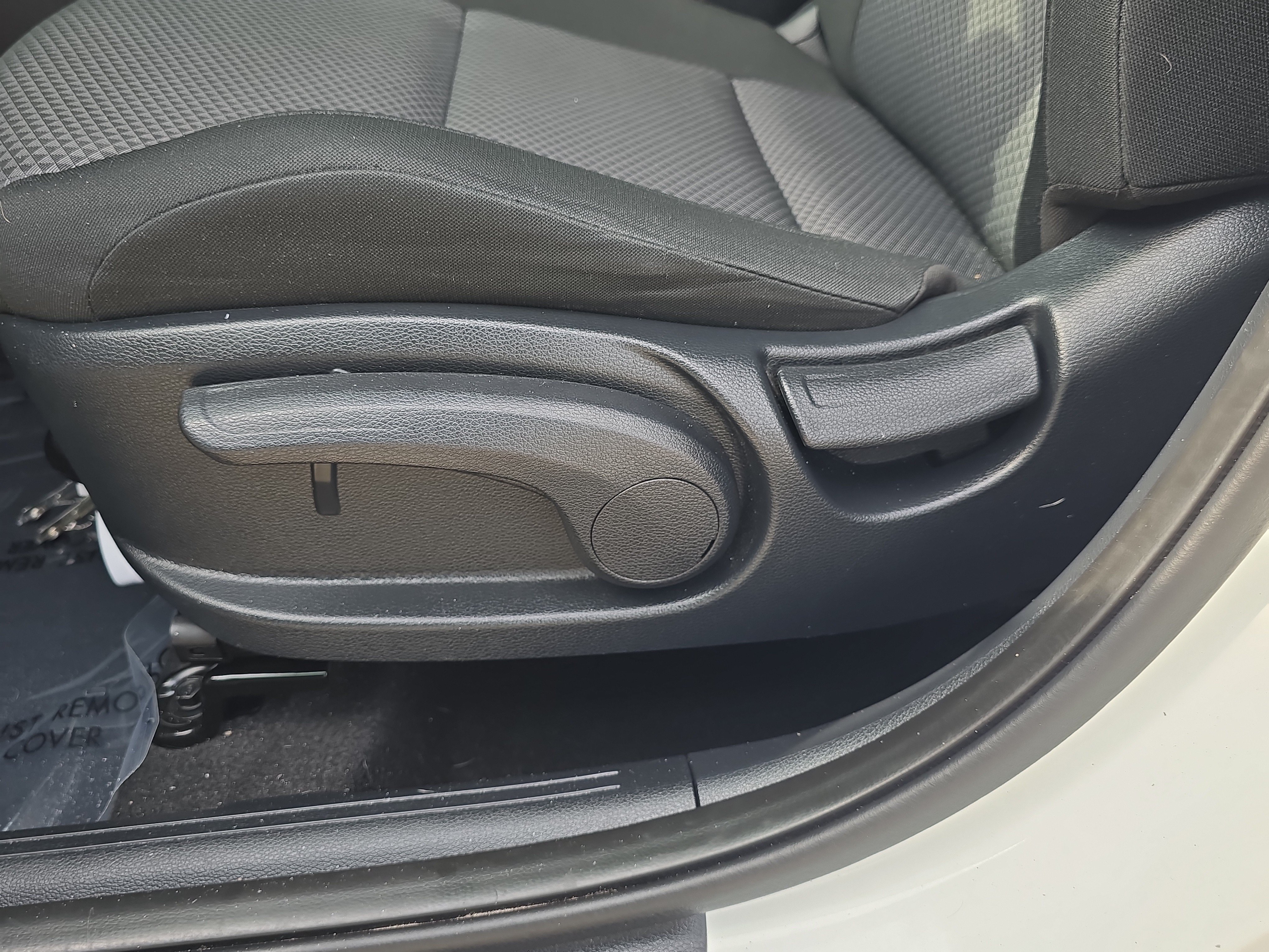 Used 2024 Snow White Pearl Kia LX image 20