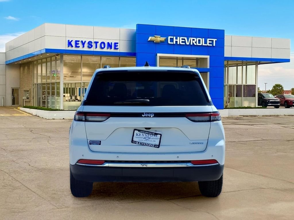 Used 2024 White Jeep Laredo image 6