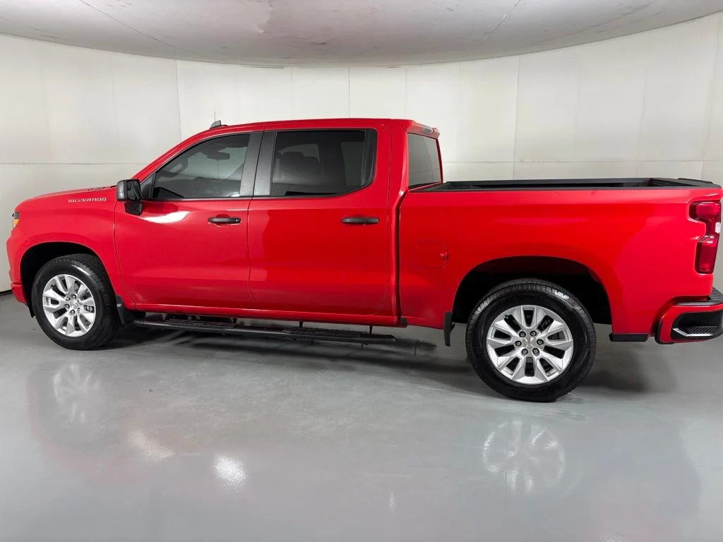 Used 2025 Red Chevrolet Custom image 5
