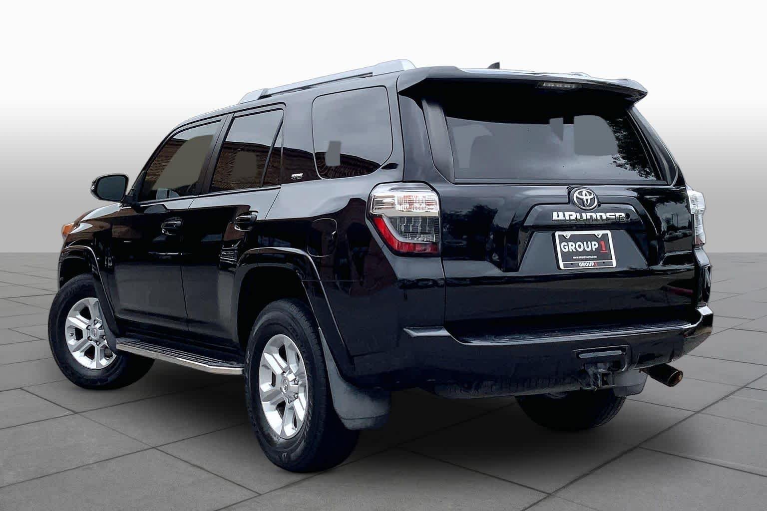 Used 2018 Midnight Black Metallic Toyota SR5 image 12