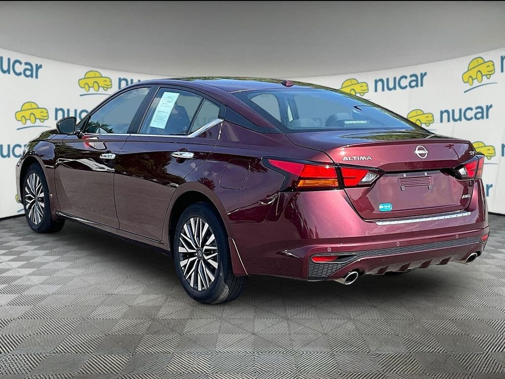 Used 2023 Garnet Pearl Metallic Nissan 2.5 SV image 4