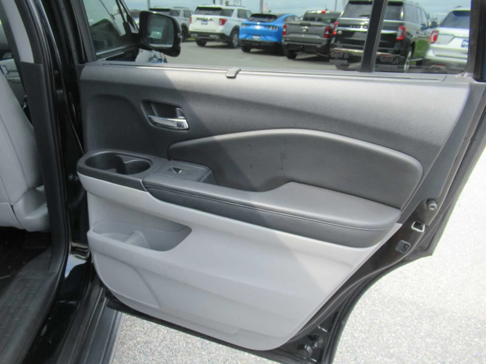 Used 2016 Black Forest Pearl Honda Touring image 18