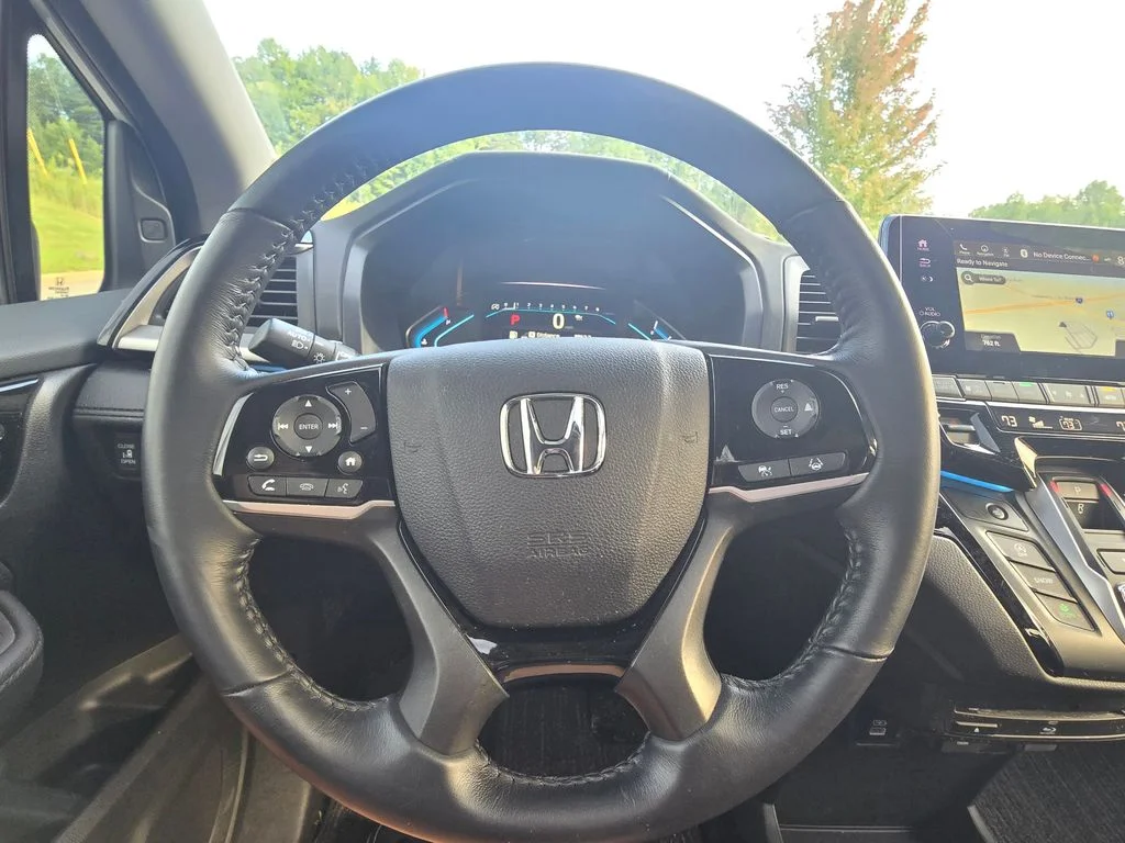 Used 2024 White Honda Touring image 25