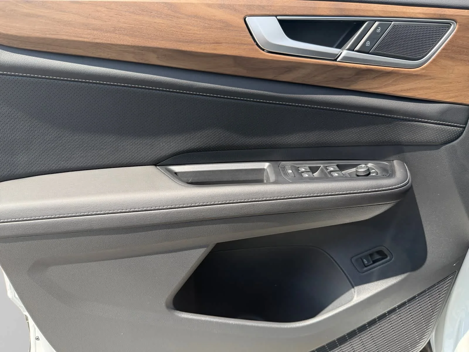 2026 Volkswagen Atlas SE w/Tech - Photo 10