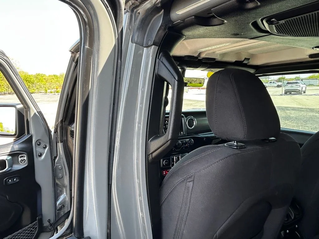 Used 2023 Gray Jeep Rubicon 4xe image 27