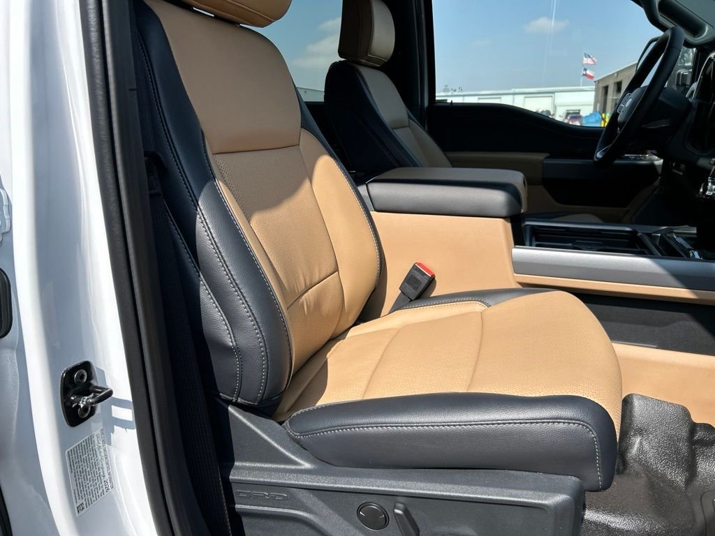 New 2026 Oxford White Ford Lariat image 46