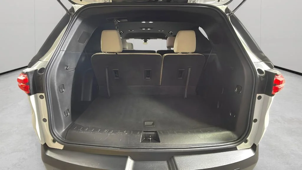 Used 2023 Summit White Chevrolet LS image 25