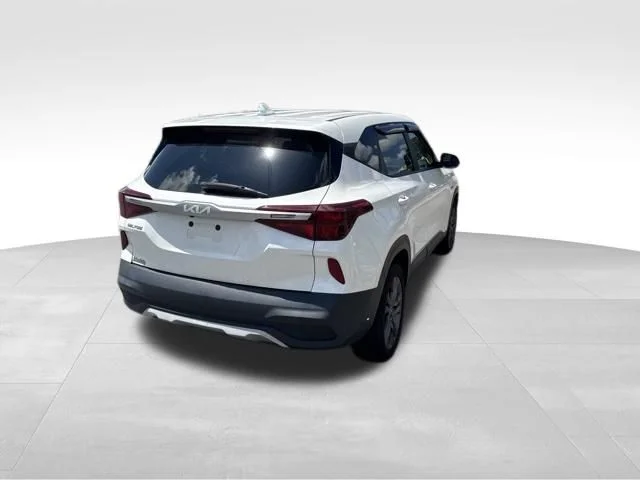 Used 2022 White Kia LX image 6