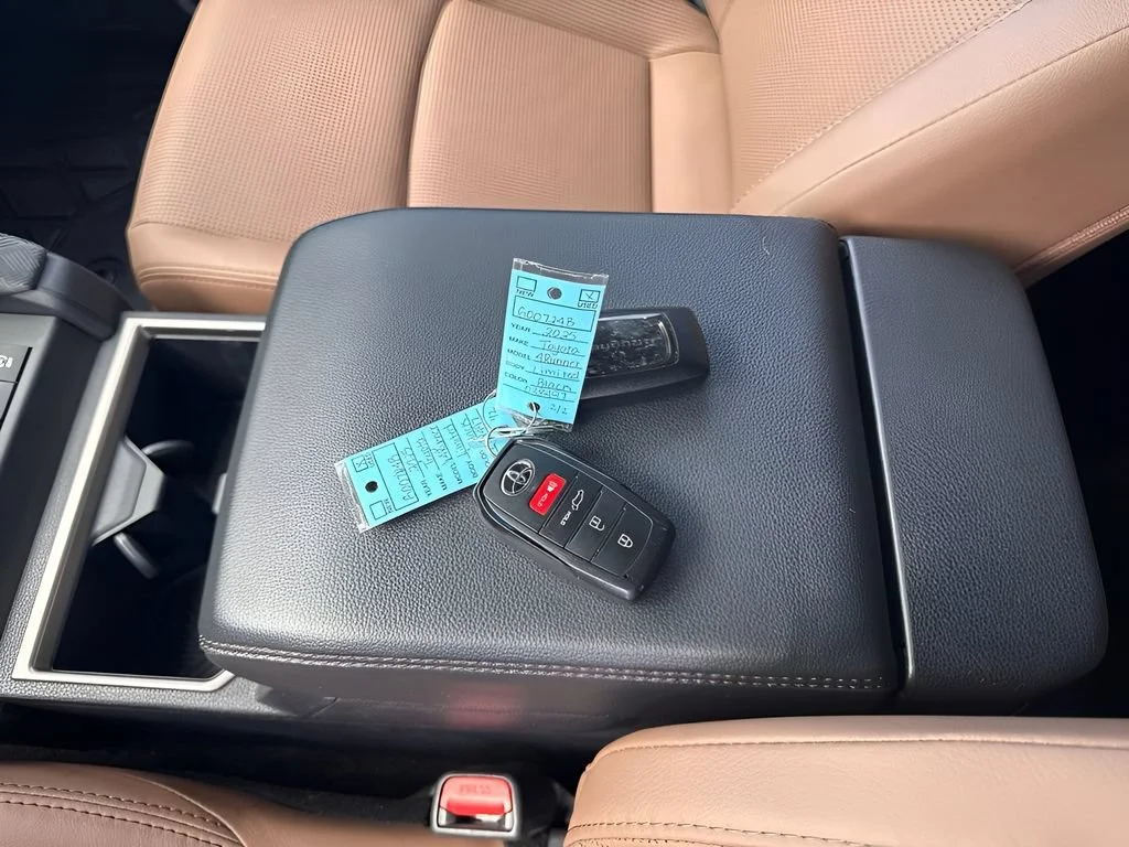 Used 2025  Toyota SR5 image 34