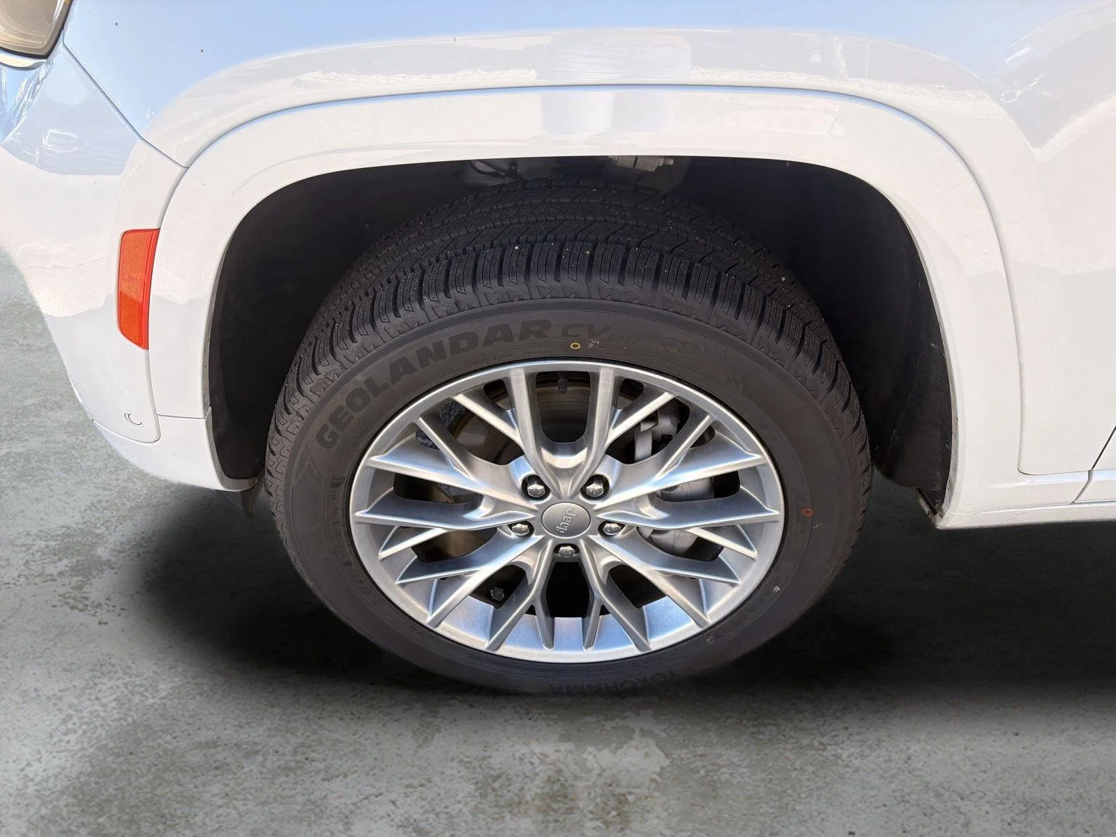 Used 2024 Bright White Clearcoat Jeep Summit image 21