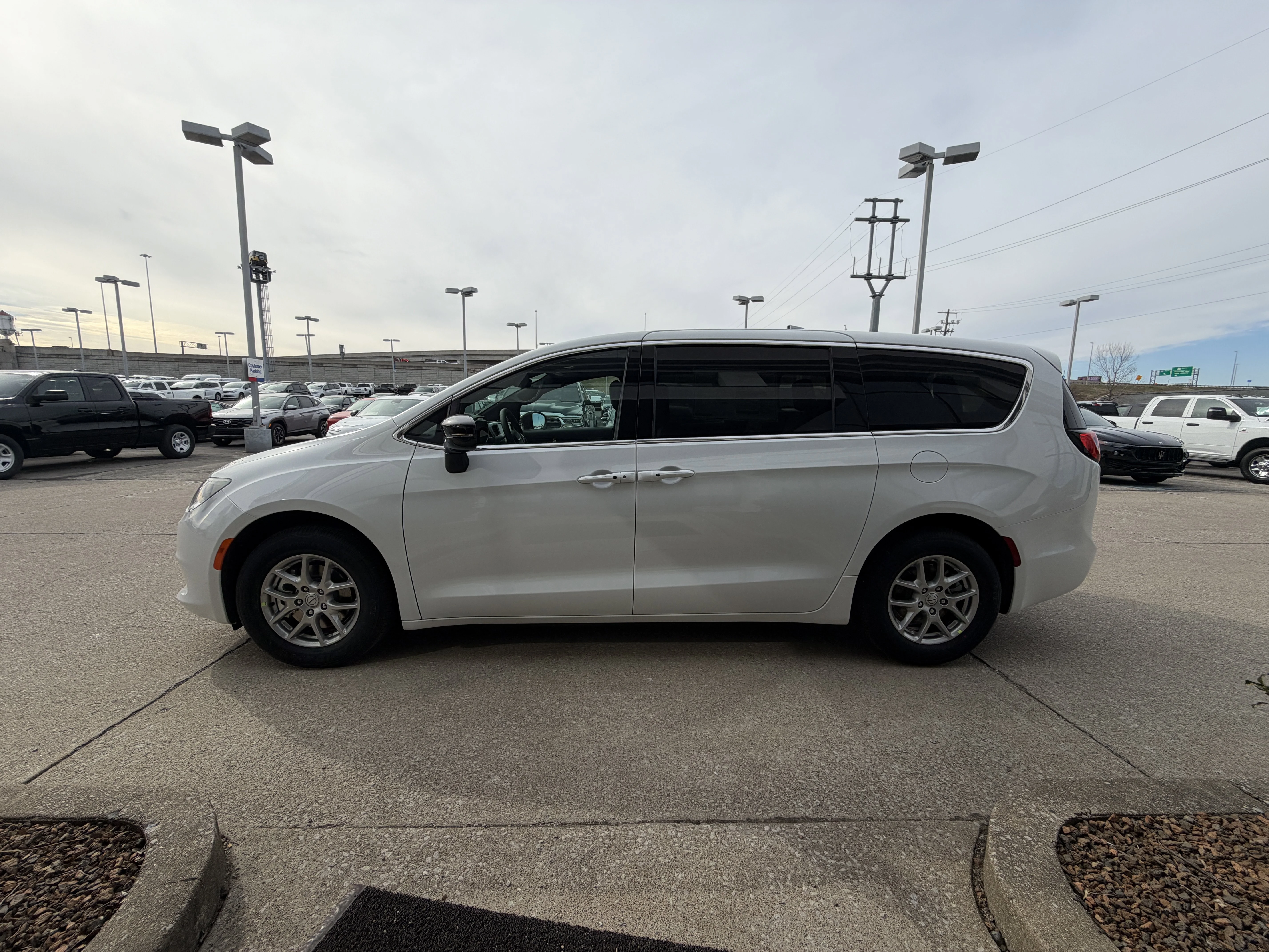 New 2026 Bright White Clear-Coat Exterior Paint Chrysler LX image 15