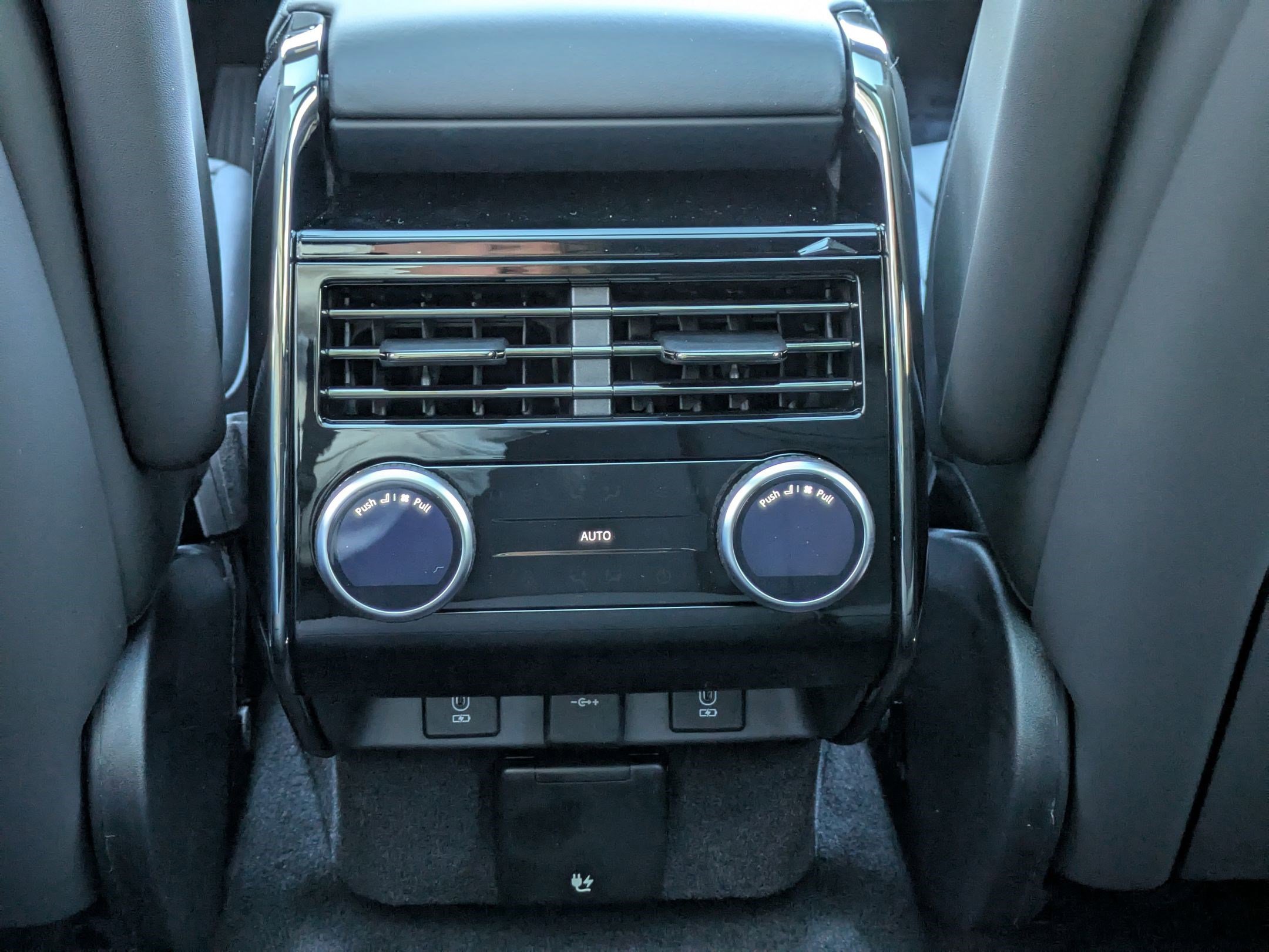 New 2026 Fuji White Land Rover P360 SE image 28