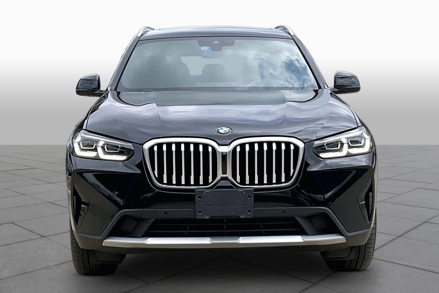 Used 2022 Black Sapphire Metallic BMW sDrive30i image 4