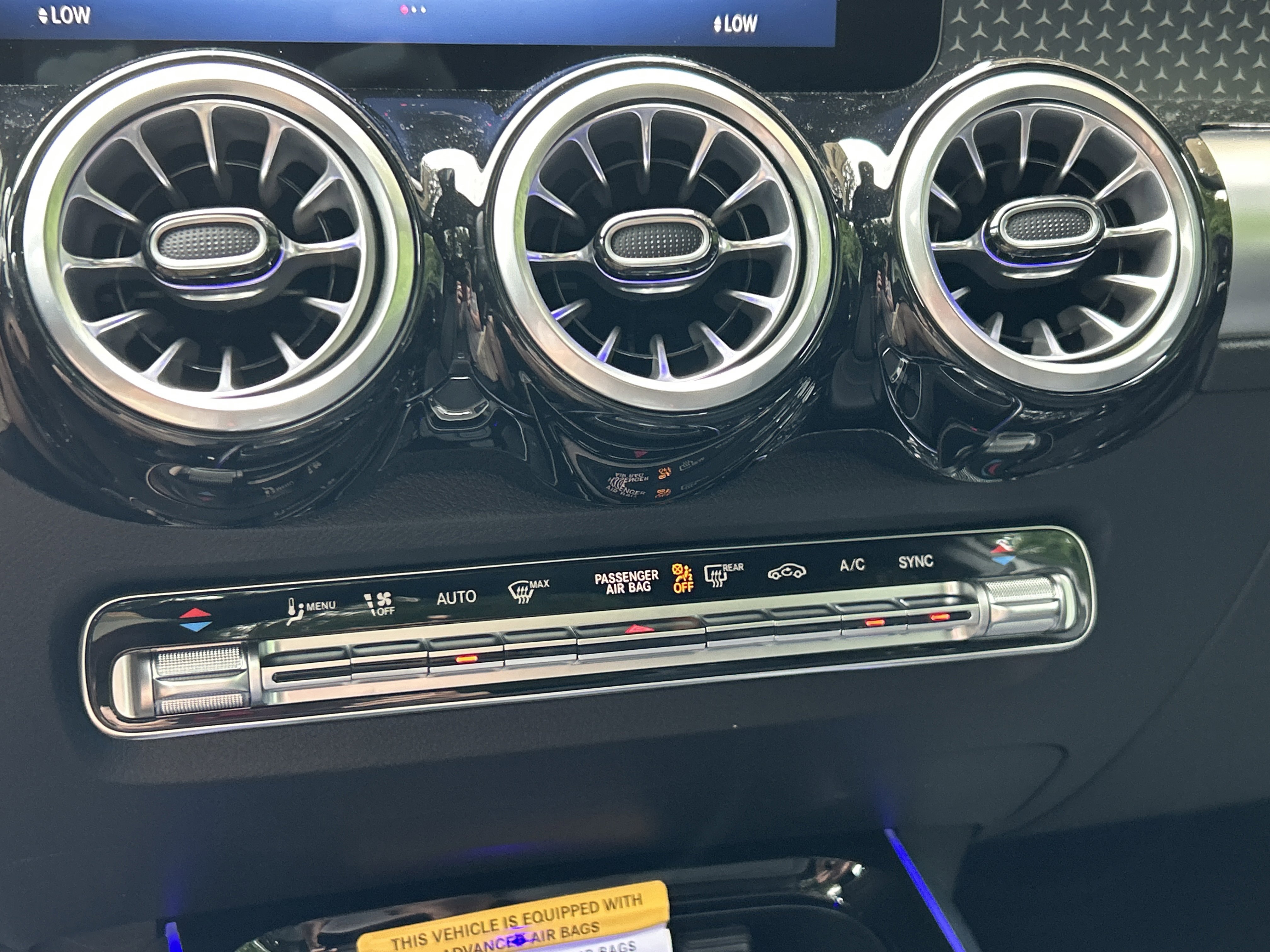 New 2026 Polar White Mercedes-Benz GLB 250 4MATIC® SUV image 37