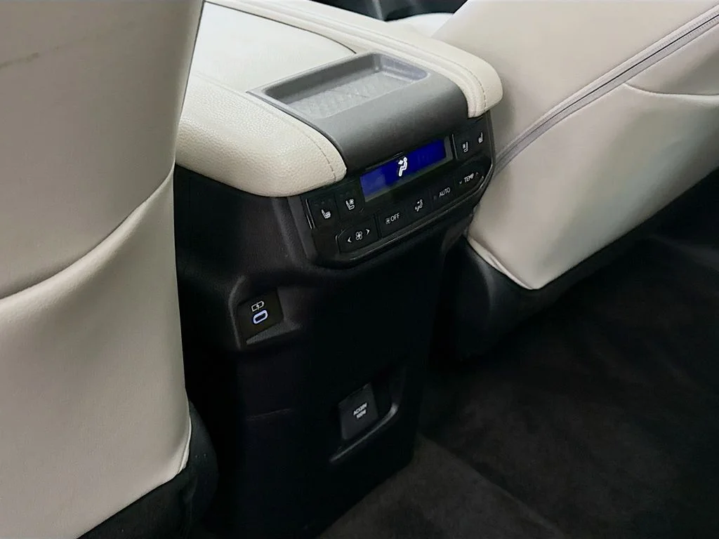 Used 2024 White Toyota Platinum image 26