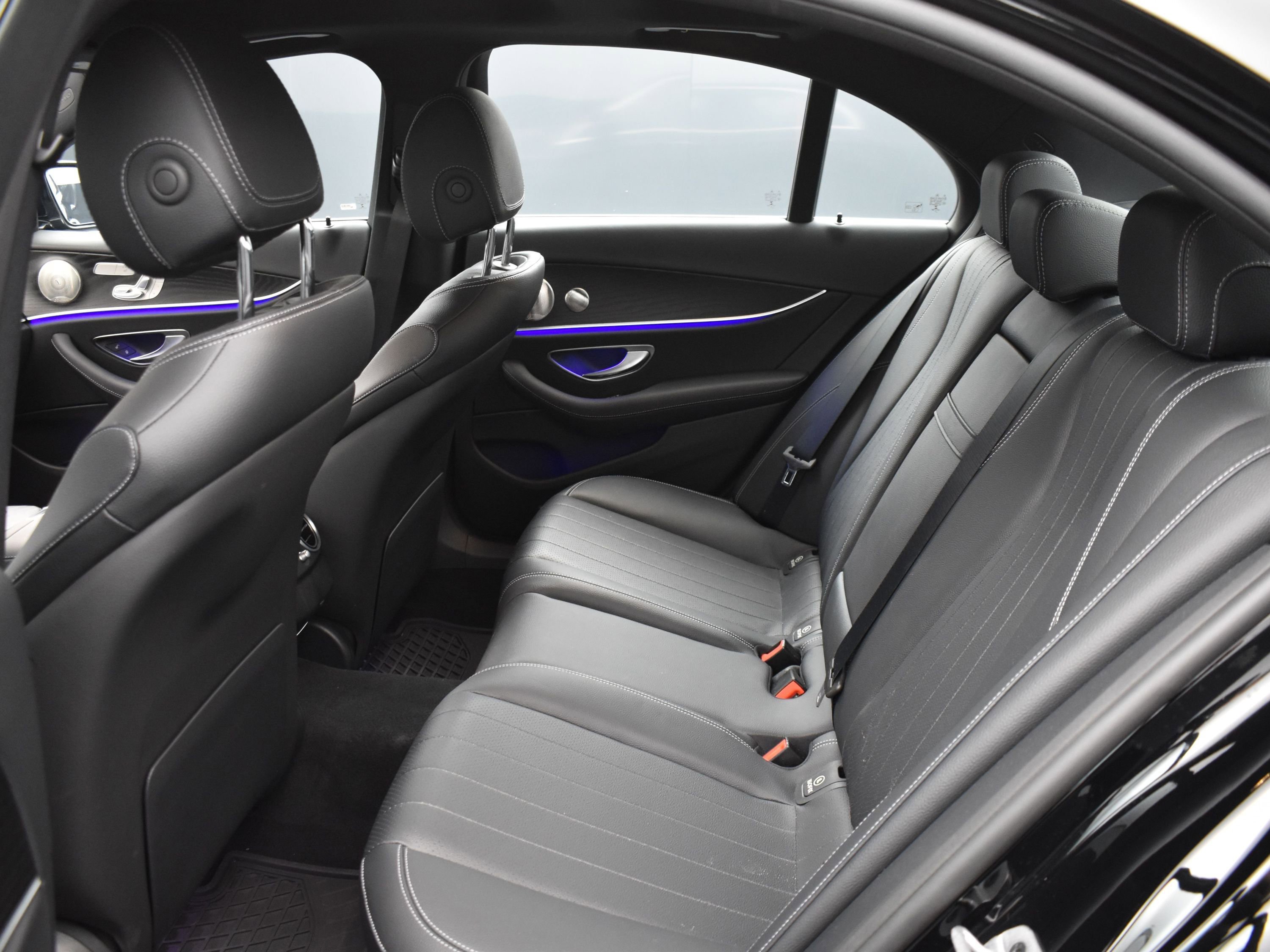 2022 Mercedes-Benz E-Class E350 - Photo 12