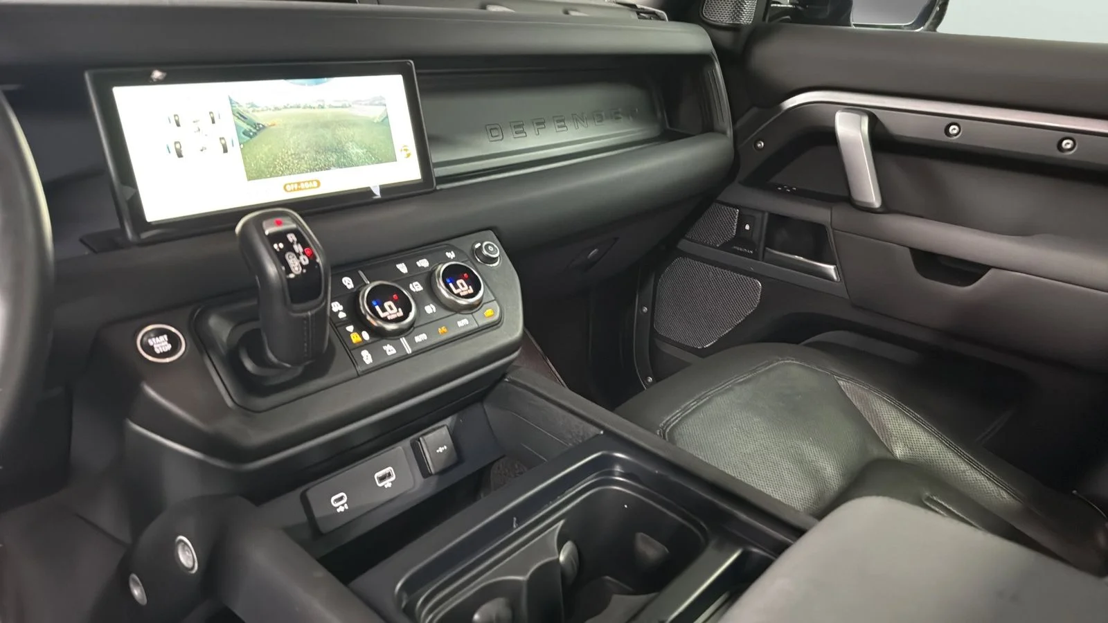 Used 2021  Land Rover X-Dynamic SE image 19