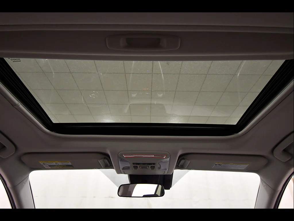 2019 Toyota RAV4 XLE - Photo 16