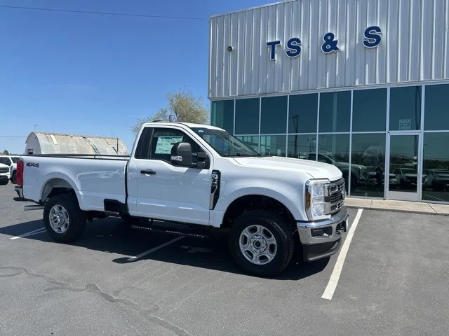 2025 Ford F-350 Super Duty XLT - Photo 3