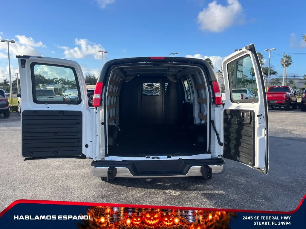 Used 2025 Summit White GMC Work Van image 10