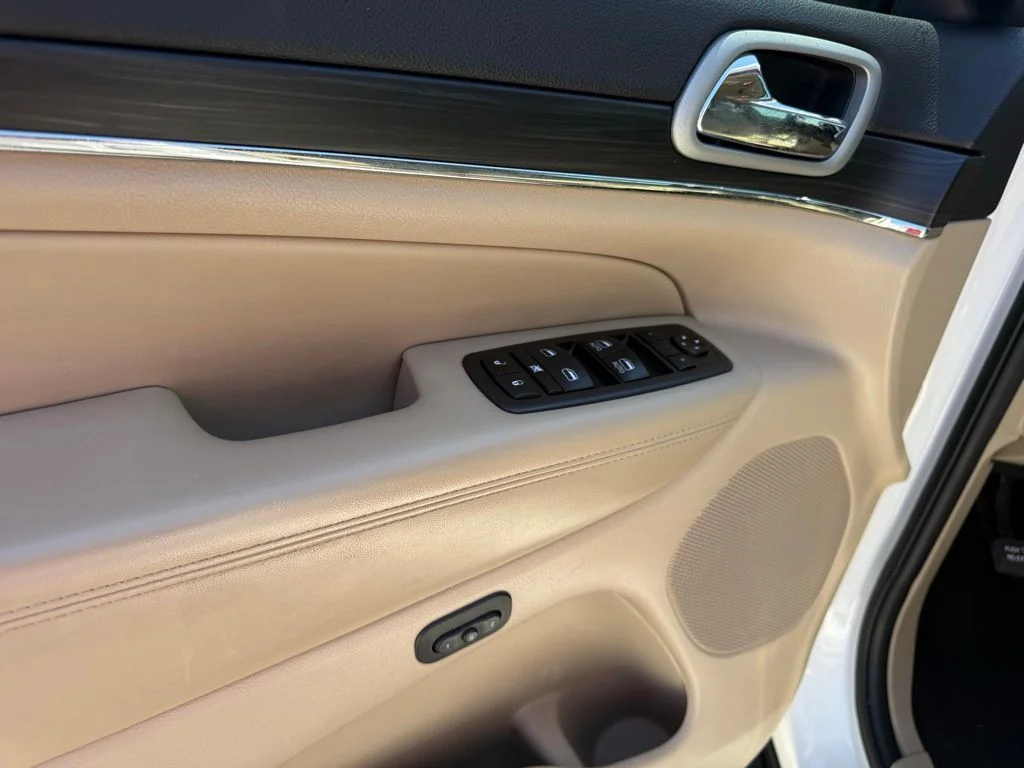 Used 2021 White Jeep Limited image 5