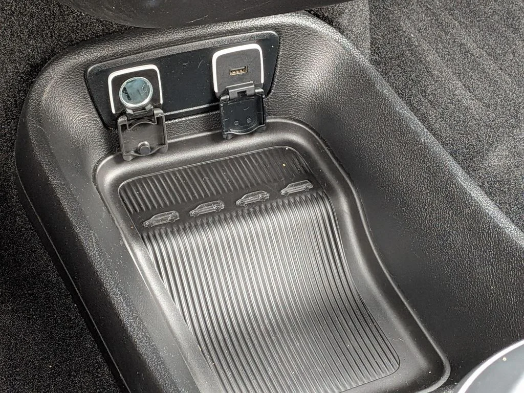 Used 2020 White Chrysler Launch Edition image 21