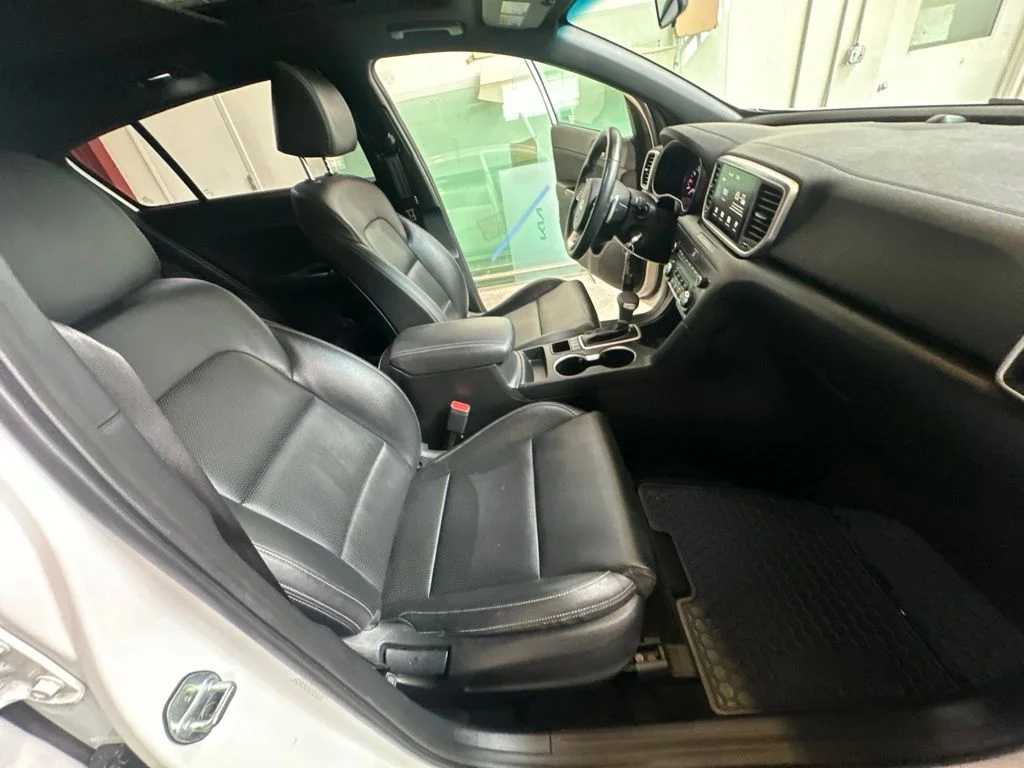 Used 2022 White Kia Nightfall image 34