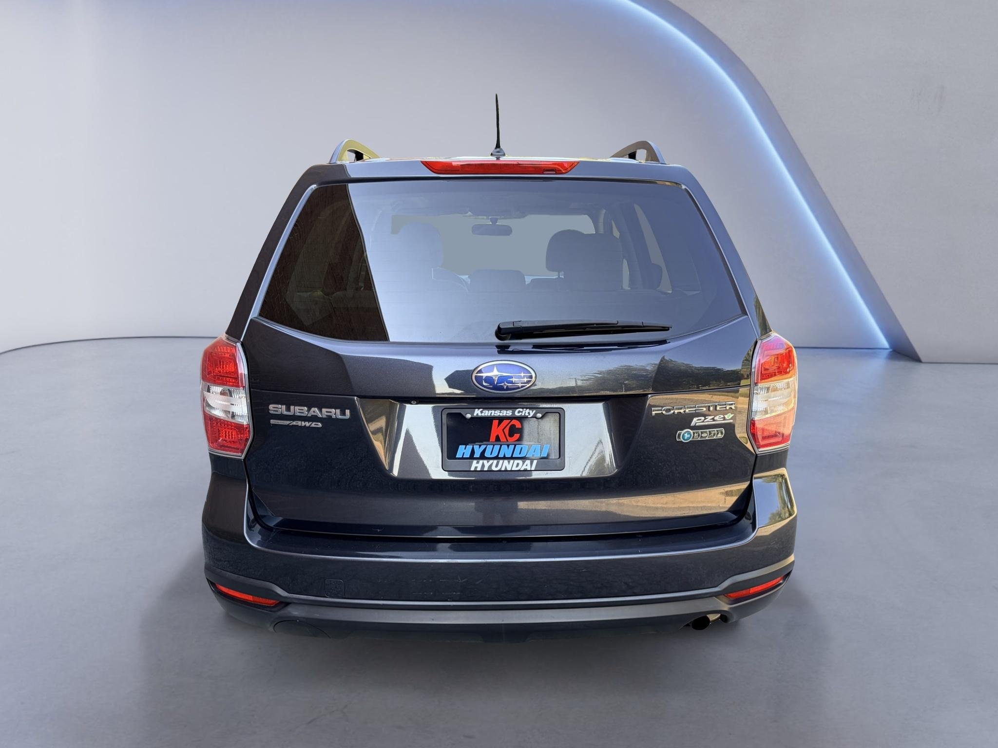 Used 2015 Dark Gray Metallic Subaru 2.5i Premium image 4
