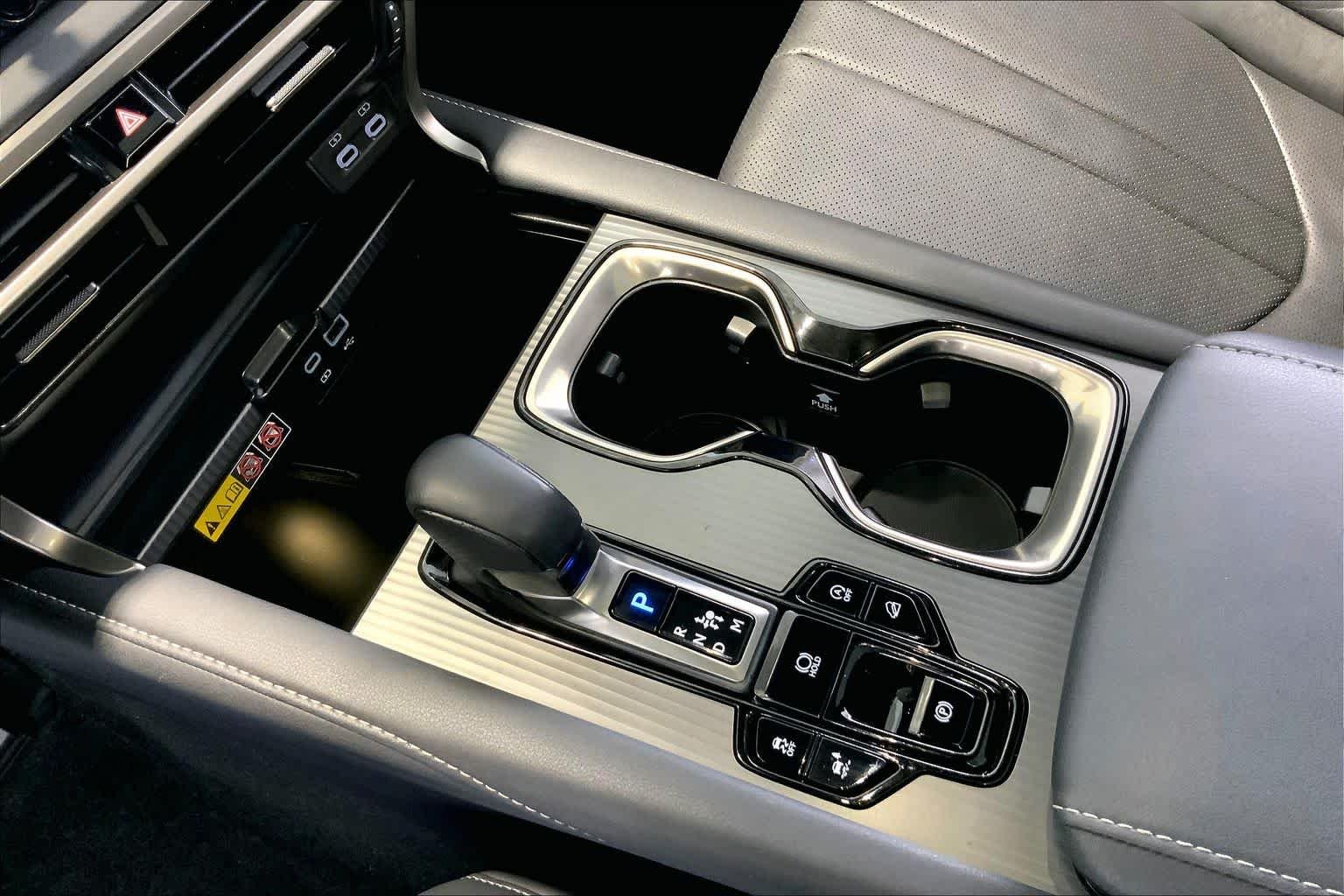 Used 2023 Ultra White Lexus F SPORT Handling image 16