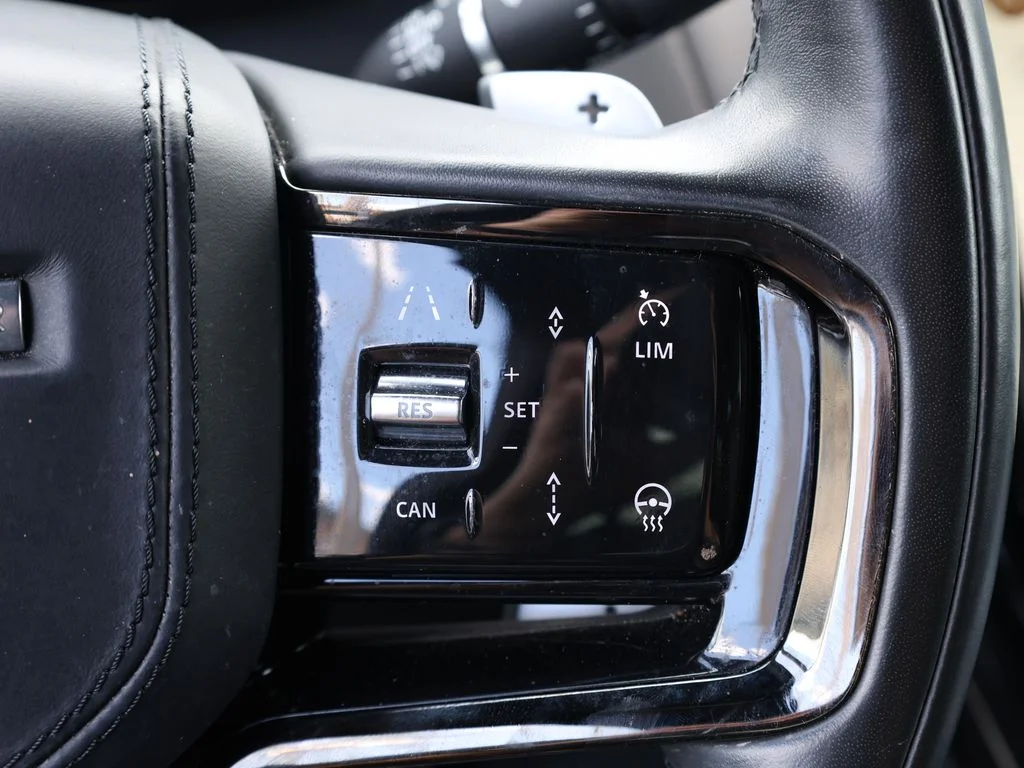 Used 2023 White Land Rover SE Dynamic image 38