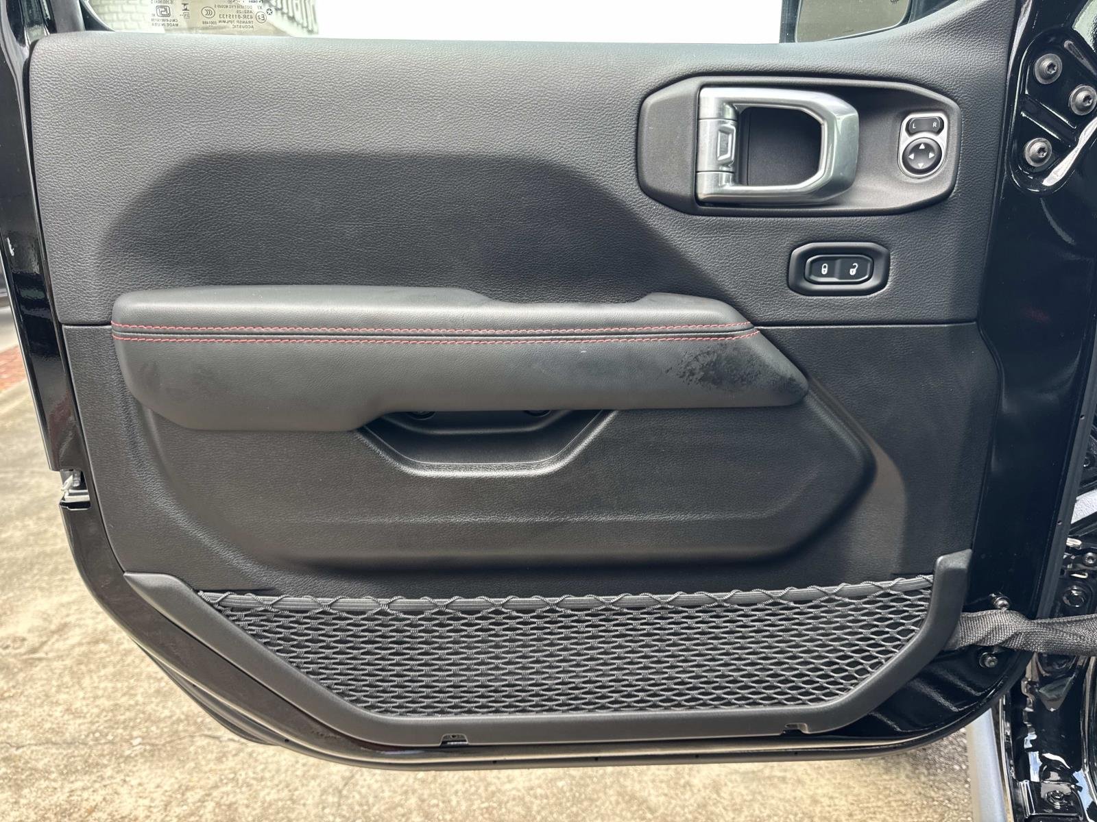 Used 2026 BLACK CLEARCOAT Jeep Rubicon X image 18
