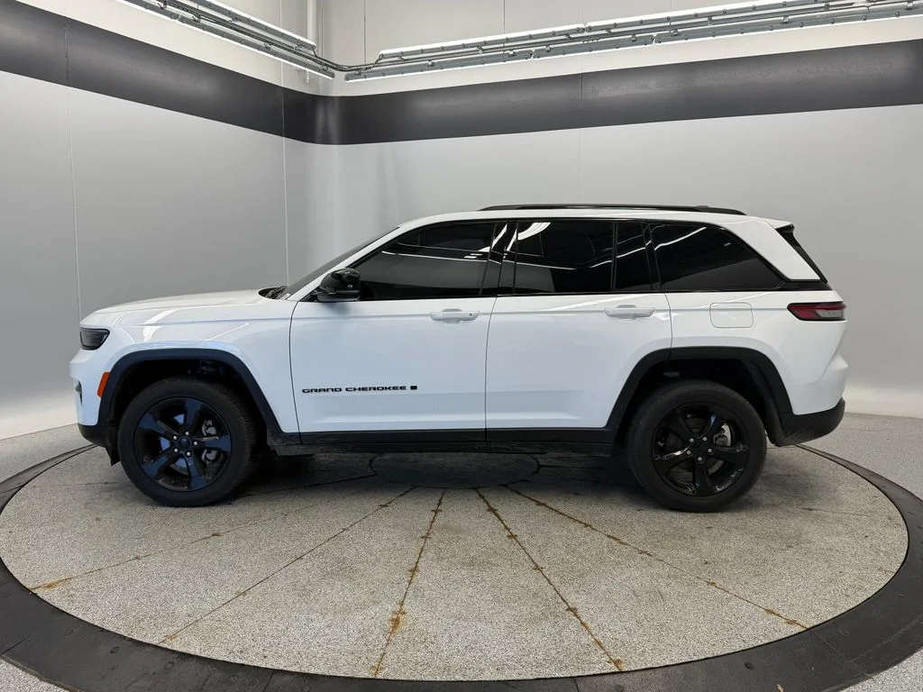 Certified Used 2023 White/off-white Jeep Altitude X image 6