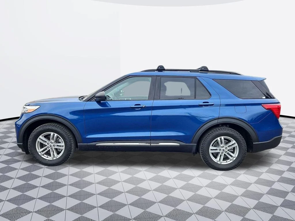 Used 2021 Blue Metallic Ford XLT image 3