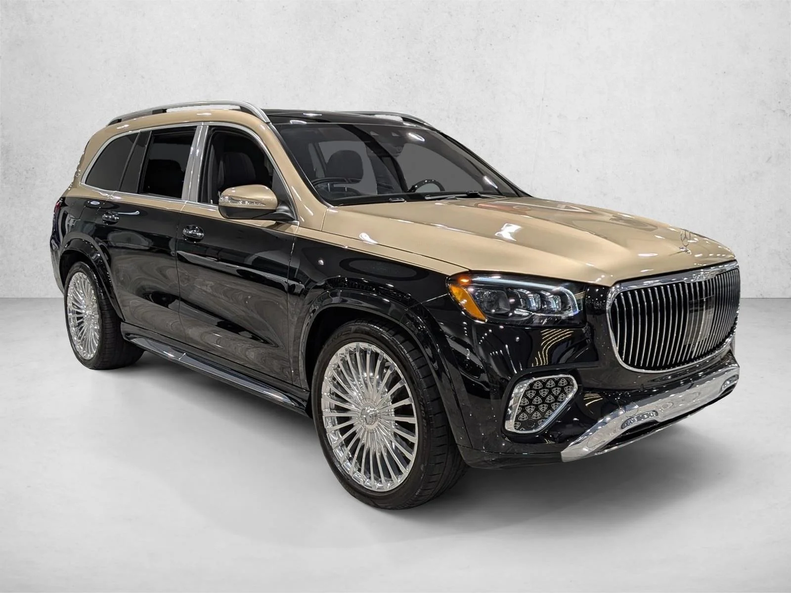Used 2024 Obsidian Black Metallic Mercedes-Benz Maybach GLS 600 image 3
