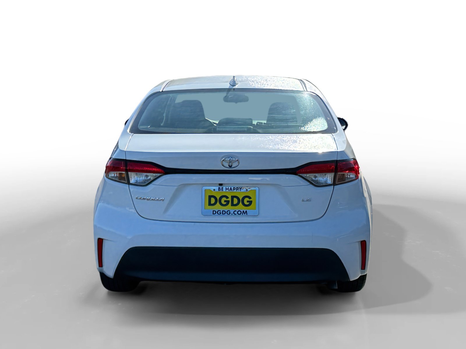 Used 2024 Ice Toyota LE image 4