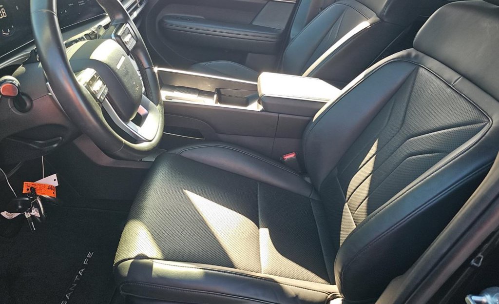 Used 2025 Black Hyundai SEL image 5
