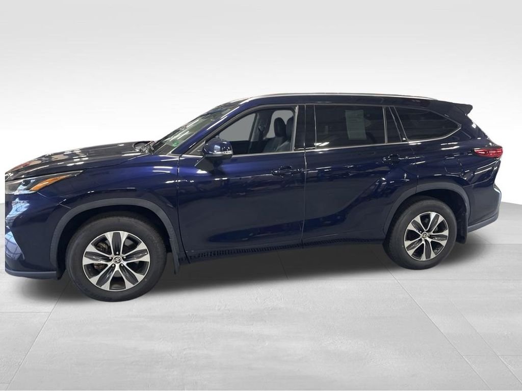 Used 2021  Toyota XLE image 4