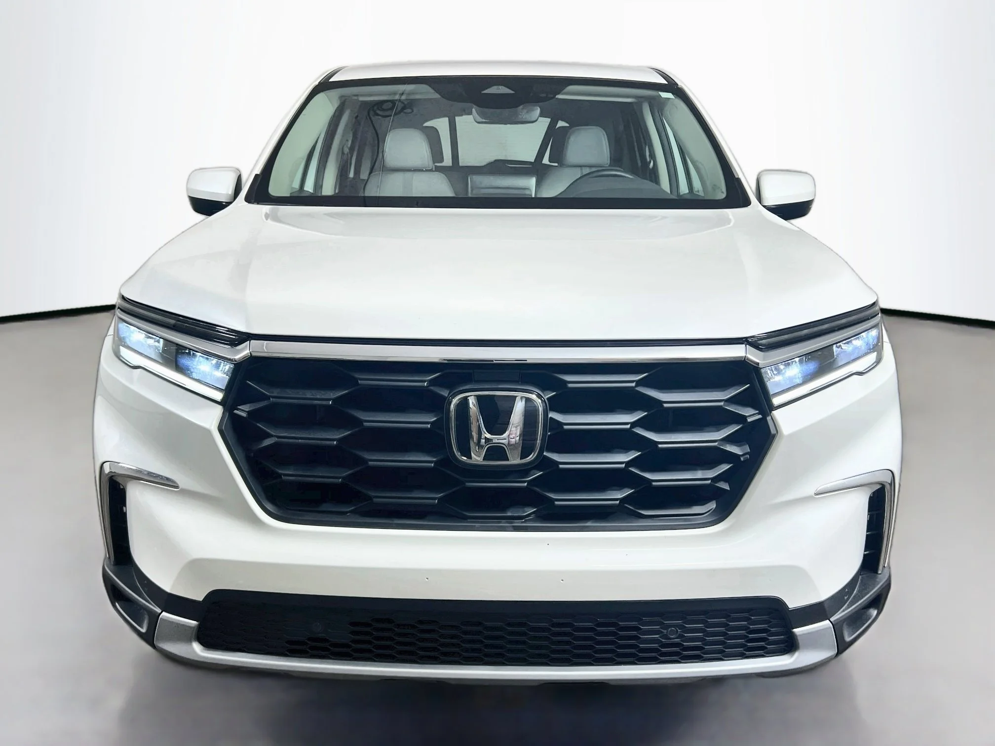 Certified Used 2025 Platinum White Pearl Honda 2WD EX-L image 34