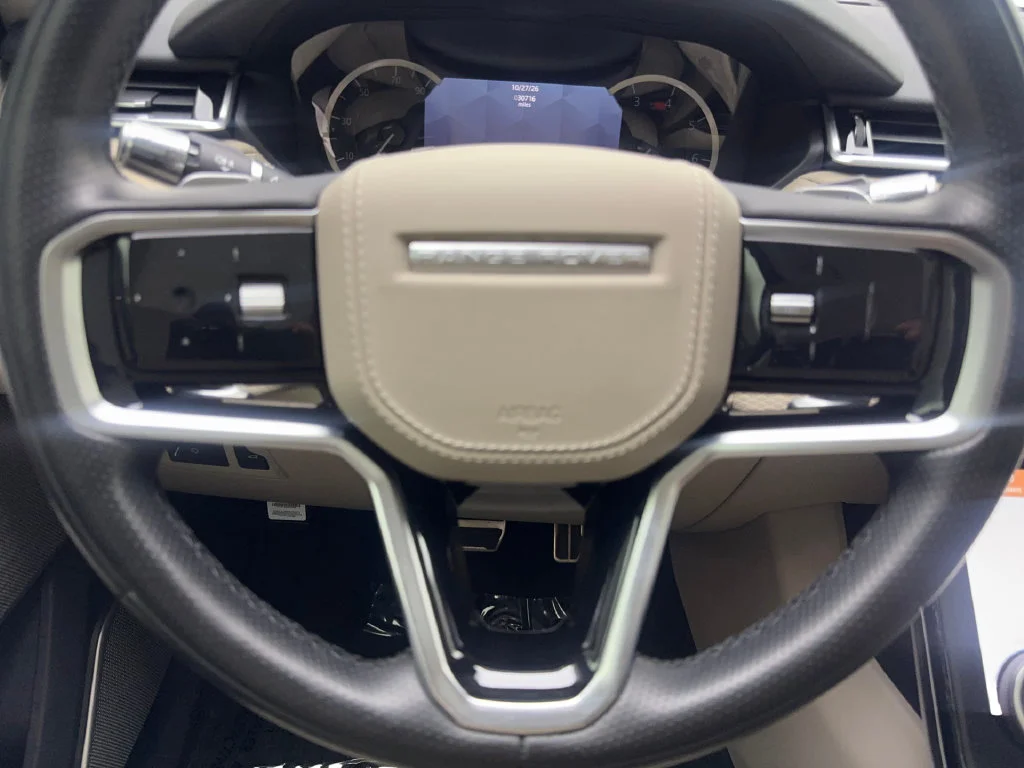 Used 2023 White Land Rover R-Dynamic S image 61