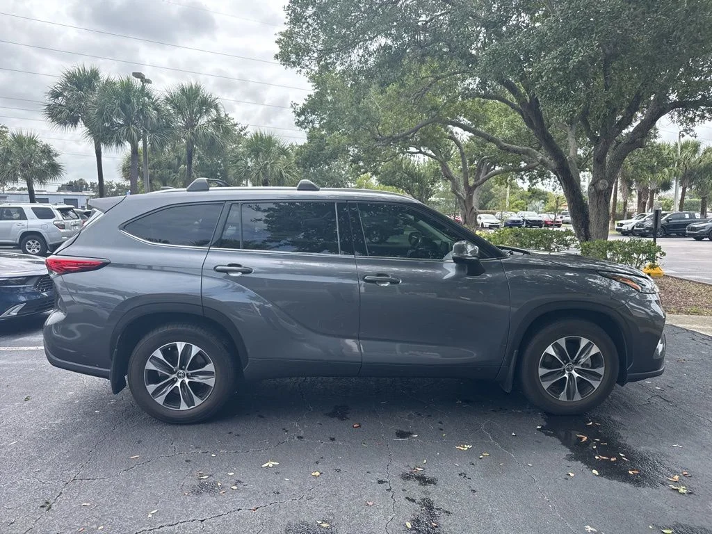 Used 2020 Magnetic Gray Metallic Toyota XLE image 40