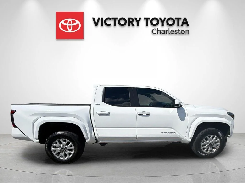 Used 2025 White Toyota SR5 image 6
