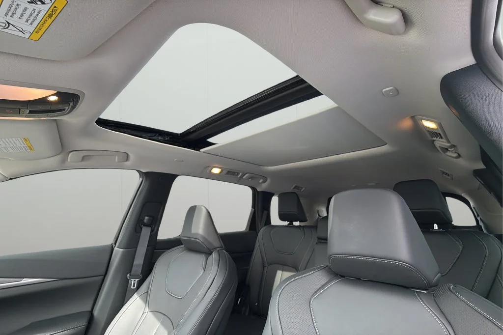New 2027 HARBOR GRAY INFINITI Luxe FWD image 31